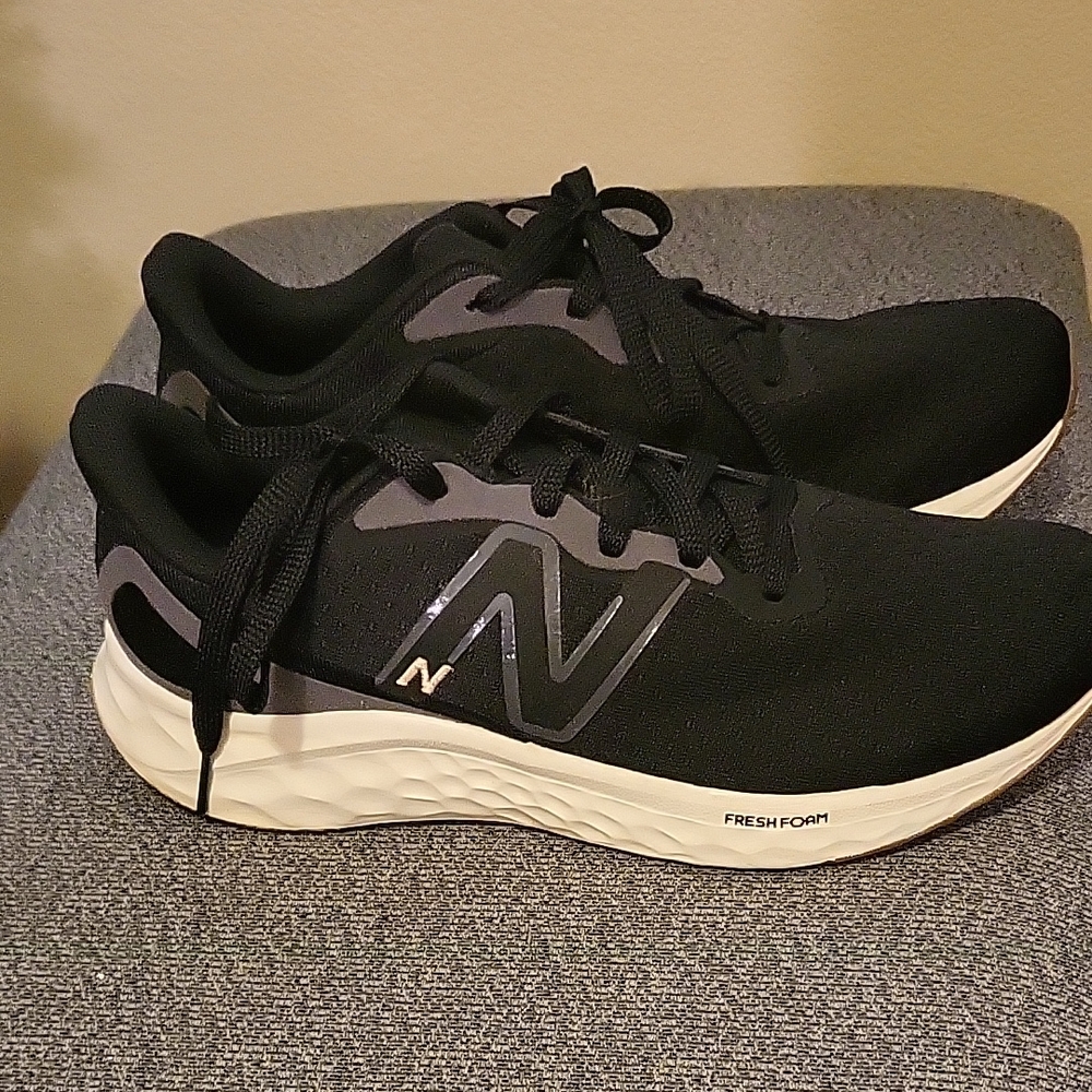 New Balance Black and Gray Running Shoes